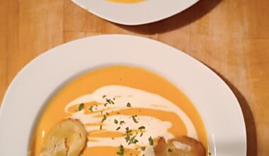 Soupe potimarron, chantilly au café, croûtons à l'ail et persil .