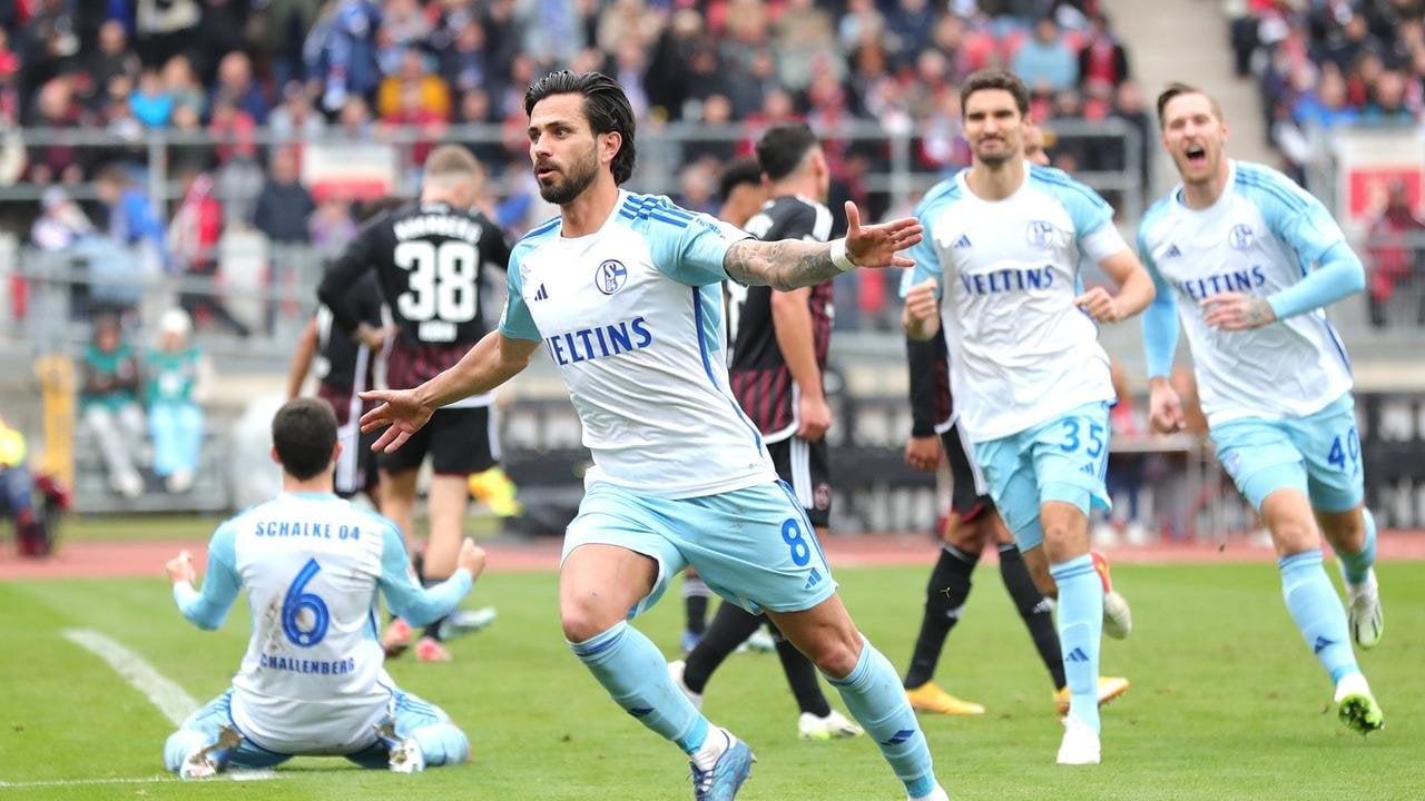 Schalke 04 schockt Nürnberg spät im Kumpelduell