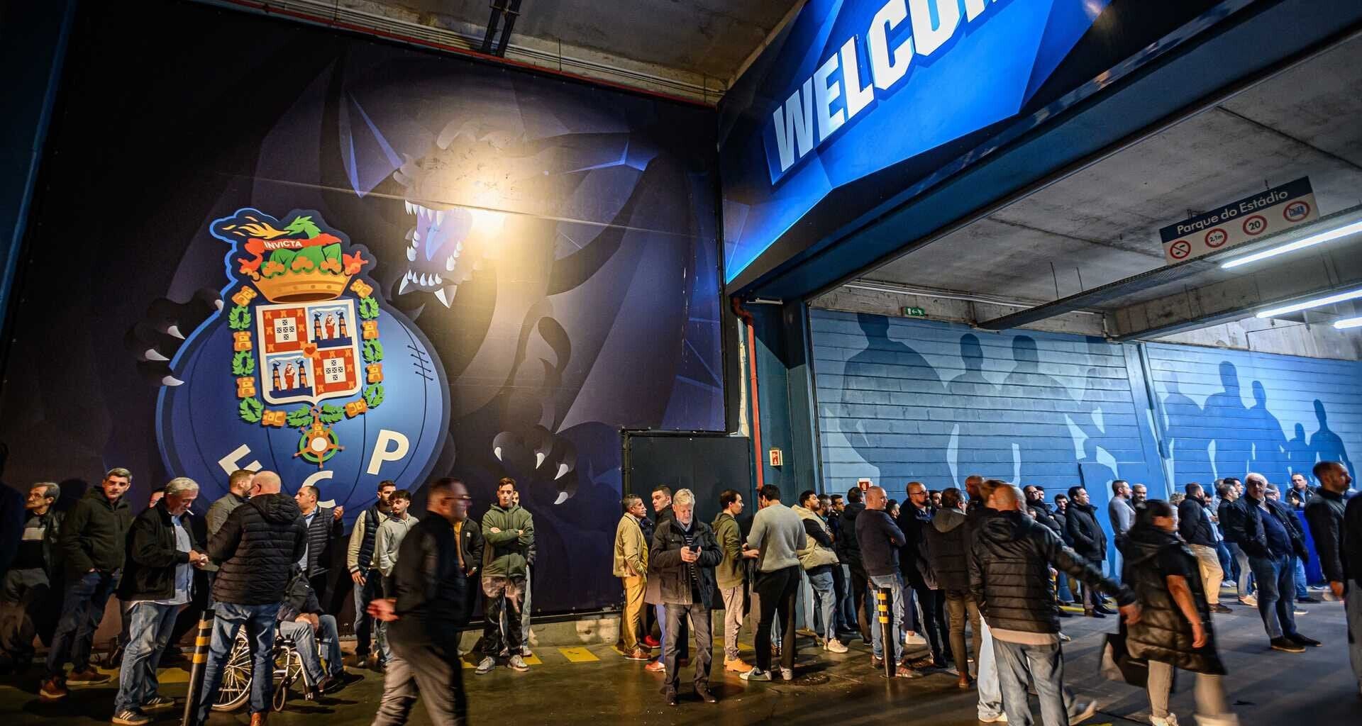Assembleia Geral do FC Porto adiada e reagendada para 20 de novembro após noite de violência e caos