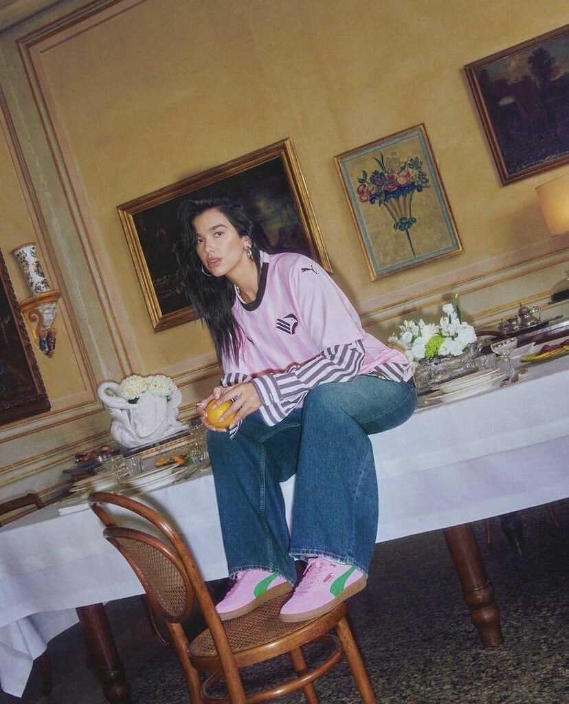 Dua Lipa in RosaNero