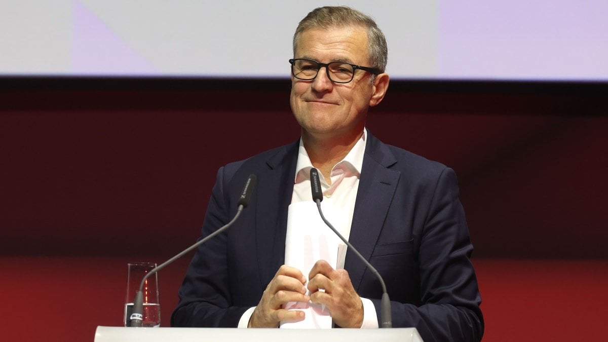 [JHV] Neuer Rekord: Bayern-Umsatz steigt auf 854,2 Mio. € - Gewinn nahezu verdreifacht auf 35 Mio. € trotz stark gestiegener Personalkosten - Eigenkapital liegt bei über einer halben Milliarde €
