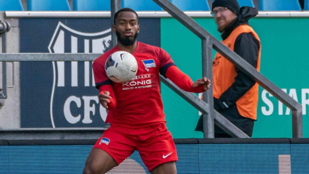 Hertha-Coach Dardai geht mit Spieler Maolida hart ins Gericht: "Wir lassen ihn nicht hängen, geben ihm Spielpraxis und Analyse, aber er soll so schnell wie möglich weg von uns. Er hat sehr viele Chancen bekommen und war so faul wie ganz wenige Spieler, die ich in meinem Leben gesehen habe."