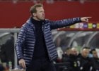 [BILD] Die deutschen Nationalspieler haben das Gefühl, dass Julian Nagelsmann seit seinem Amtsantritt als Vereinstrainer agiert und seine eigenen Vorstellungen von Fußball umsetzen will, obwohl er dafür keine Zeit hat. Dennoch bleibt die Stimmung in der Mannschaft gegenüber Nagelsmann positiv.
