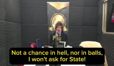 Voici Javier Milei, le nouveau président de l'Argentine. Libertarien, néo-fasciste, ultra conservateur; il communique en télépathie avec ses 5 chiens clonés qu'il considère comme ses meilleurs stratégistes.