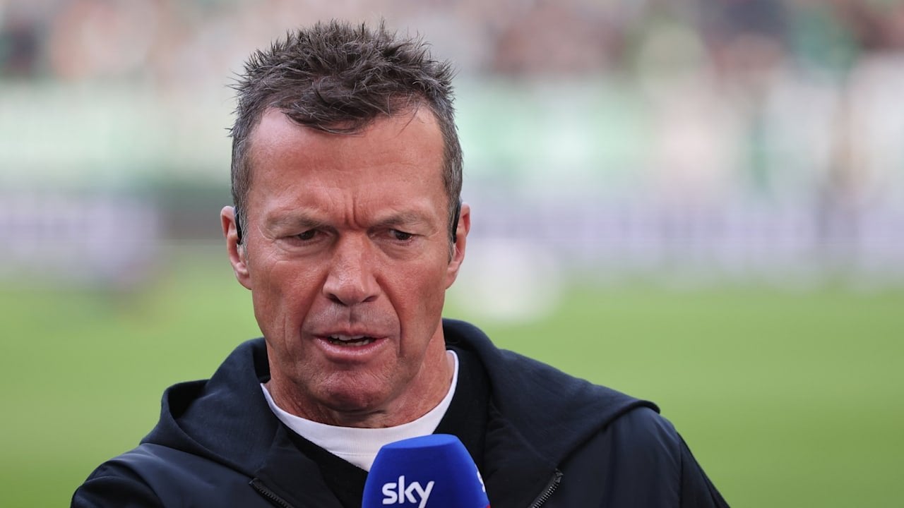 Lothar Matthäus: „In der Bundesliga hat Borussia Dortmund mehr Punkte geholt, als sie es durch ihre Leistungen verdient hätten.“ Und: „Das ist keine Mannschaft, was zurzeit in Dortmund ist. Da spielt jeder für sich selbst.“ Die Auftritte gegen Bayern und Stuttgart nannte er „unterirdisch“.