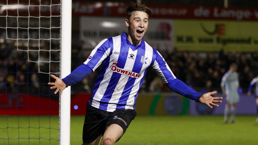 Quick Boys knocks out De Graafschap, armed with "Kutclub" scarves (2-0)