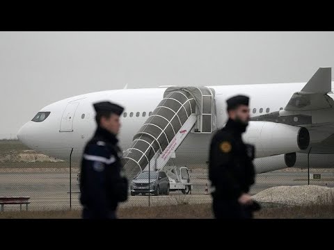 France : les passagers Indiens bloqués à Vatry ont décollé, deux d'entre eux placés en garde à vue