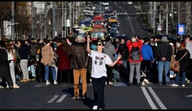 Serbie : blocage d'une rue à Belgrade contre la fraude électorale présumée