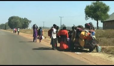 Nigéria : Près de 160 personnes tuées dans des attaques dans le centre du pays par des groupes ar…