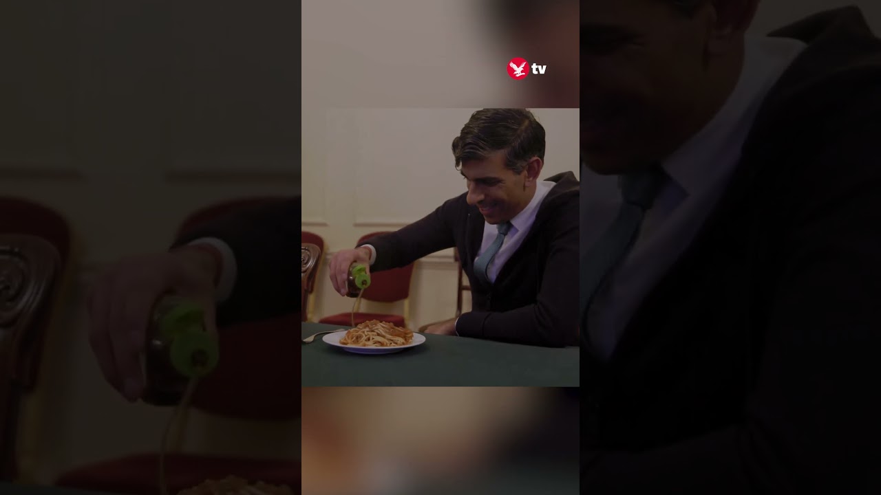 Rishi Sunak stars in bizarre Home Alone skit #news #shorts
