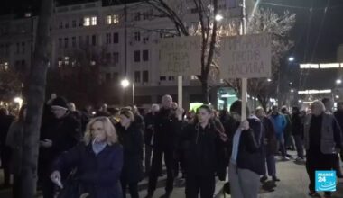 Por décimo día consecutivo, manifestantes serbios denuncian fraude electoral