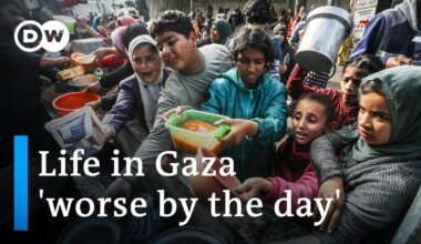 Israel widens offensive as Gazans cram into ever smaller area | DW News