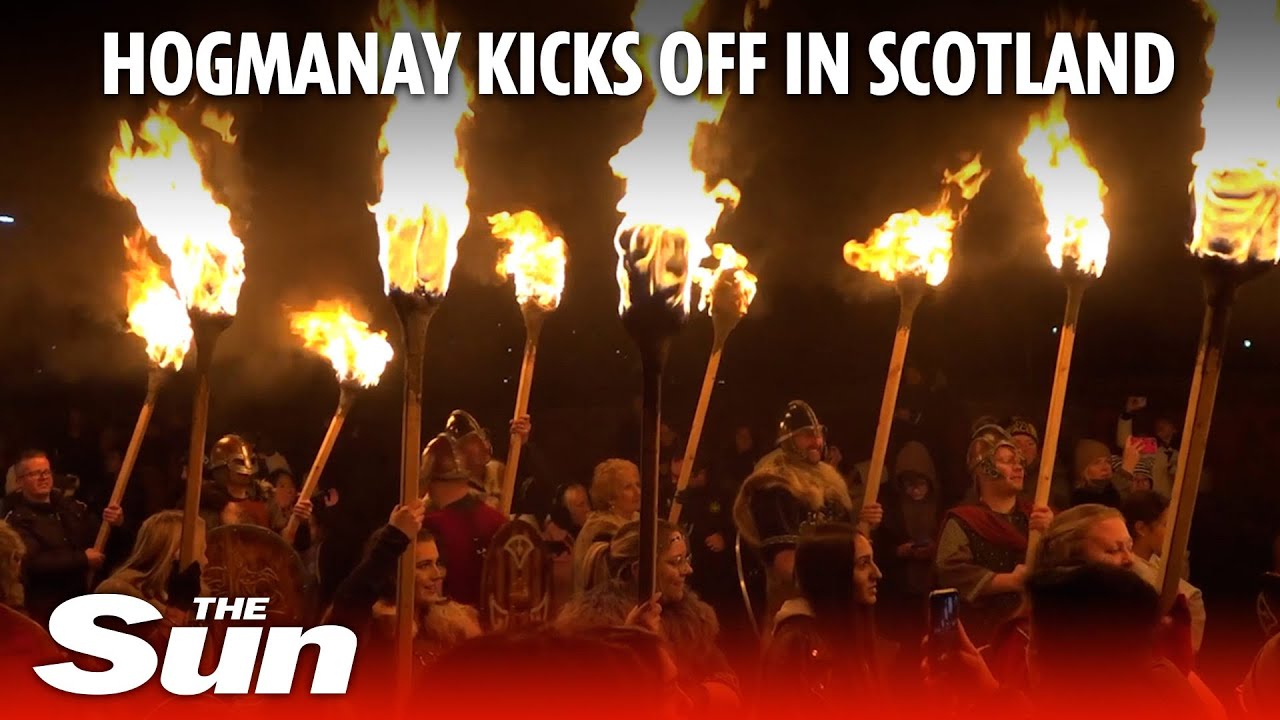 Hogmanay magic: Thousands of torches illuminate Edinburgh streets in NYE celebration
