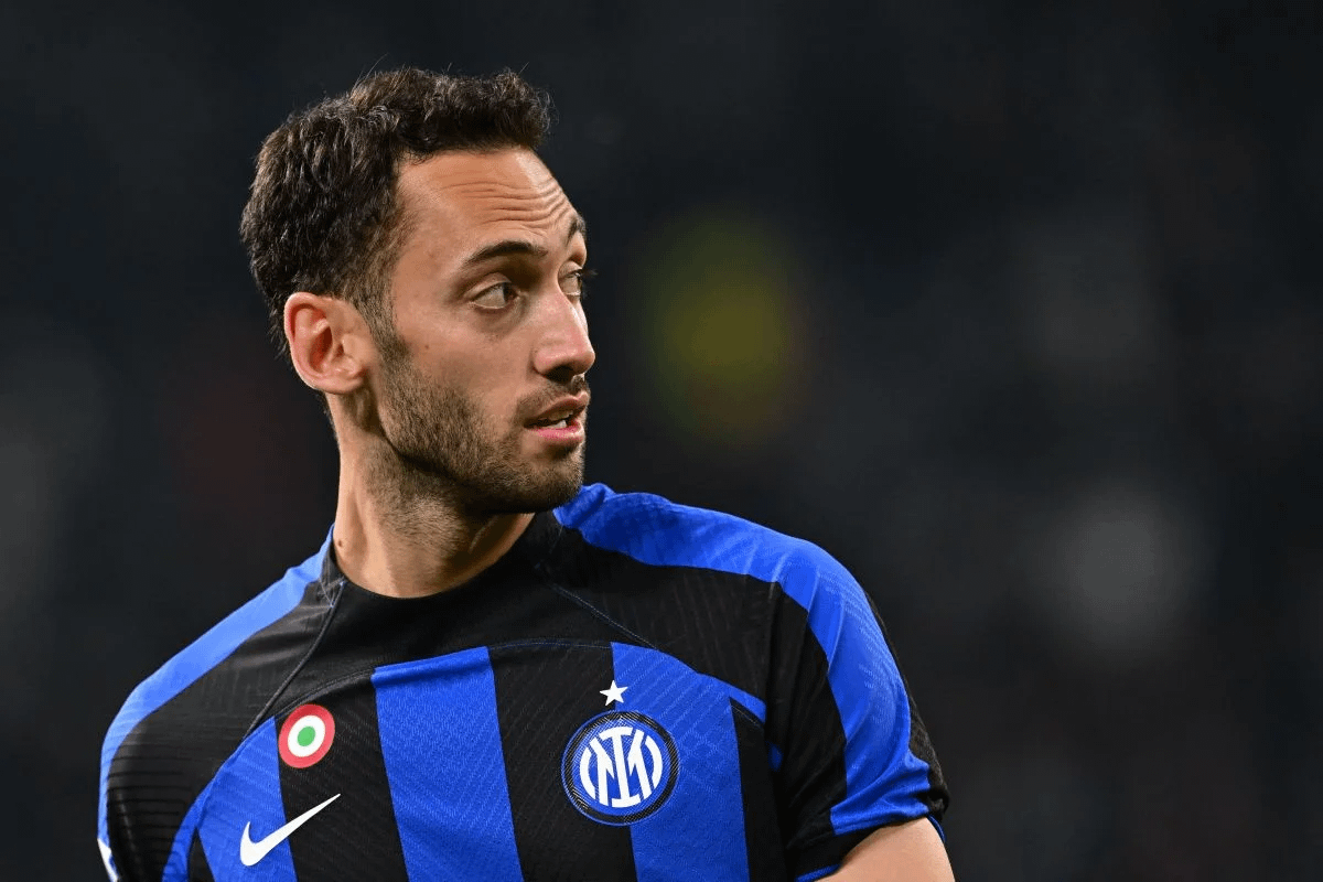 Hakan Çalhanoğlu | It was important for us to win this game (Napoli) in order to send important indicators to the other team,would this season title race happen between Juventus and Inter only ? No, there are other clubs competing and the season is still long, but we just think about ourseleves