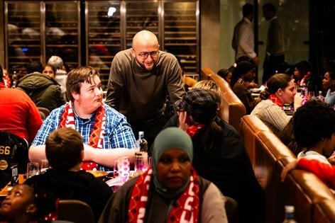 [Feyenoord] organize christmas dinner for over 60 families from Rotterdam-Zuid