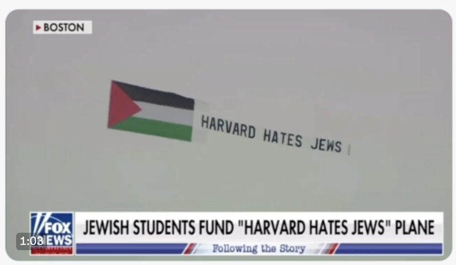 Confusionisme et malveillance : [lire attentivement] des étudiants Juifs de Harvard louent un avion pour y accrocher une bannière palestinienne et le slogan "Harvard déteste les Juifs".