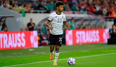 Adeyemi würde gerne für Nigeria spielen: "Wenn ich die Möglichkeit hätte? Natürlich! Es ist eine tolle Mannschaft, die eine große Zukunft hat. Mein Vater stammt von hier und sein Herz ist noch immer hier in Nigeria."