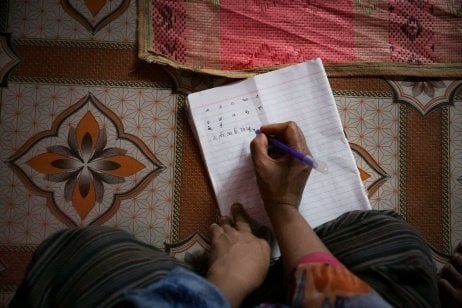 Nei centri d'accoglienza non verrà più insegnato l'italiano ai migranti. Cancellate le risorse destinate alla formazione, così si aumenta il rischio di emarginazione