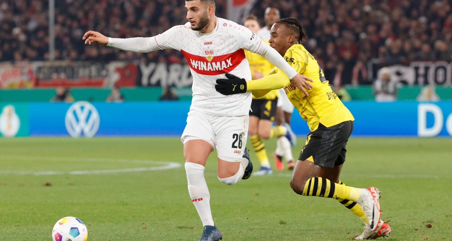 Deniz Undav im sehr sympathischen Interview mit auf die Frage, für welches Land er sich nach dem Anruf von Julian Nagelsmann entschieden hat? „Einigkeit und Recht und Freiheit!“ Undav will für Deutschland auflaufen. Jetzt muss ihn Nagelsmann nur noch nominieren. Ist geplant, wenn er weiter trifft.