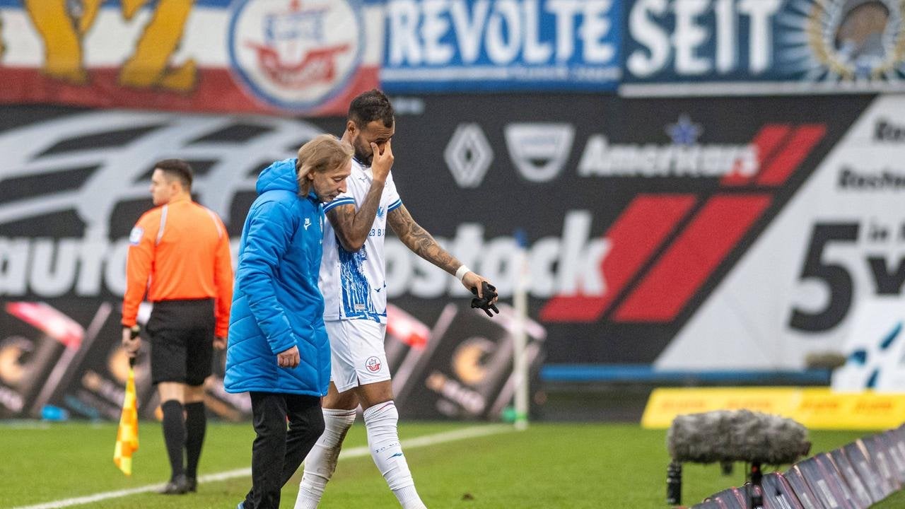Schalke müht sich zu Sieg bei Hansa Rostock