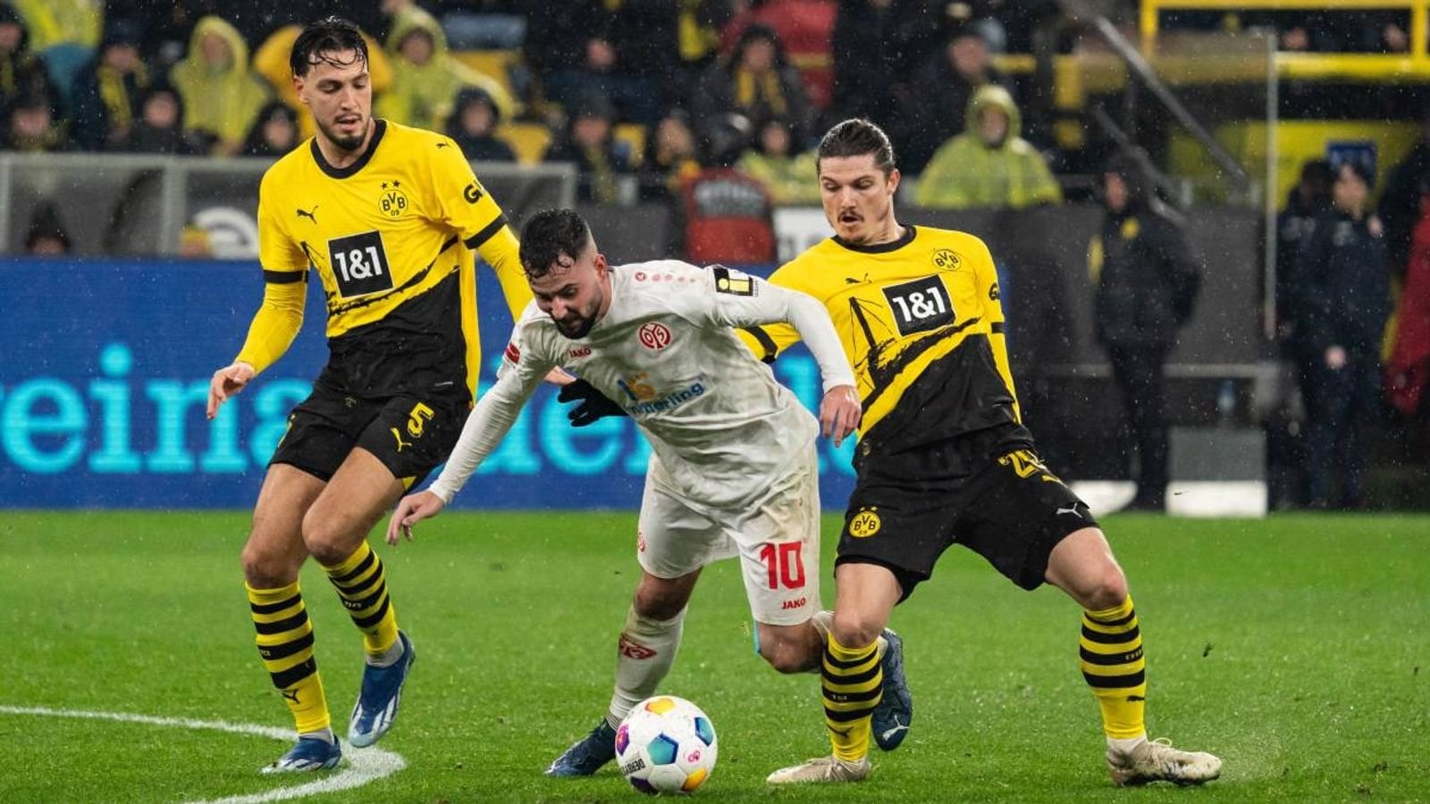 Didi Hamann: "Ich hätte mir gewünscht, dass ein Watzke, ein Kehl irgendwann hingehen und sagen: 'Passt mal auf Jungs, so geht das nicht. Da muss man intern ansprechen, dass man höhere Erwartungen hat und dass man mit dieser Leistung kein Dortmund-Spieler sein kann. Der Trainer ist die ärmste Sau."