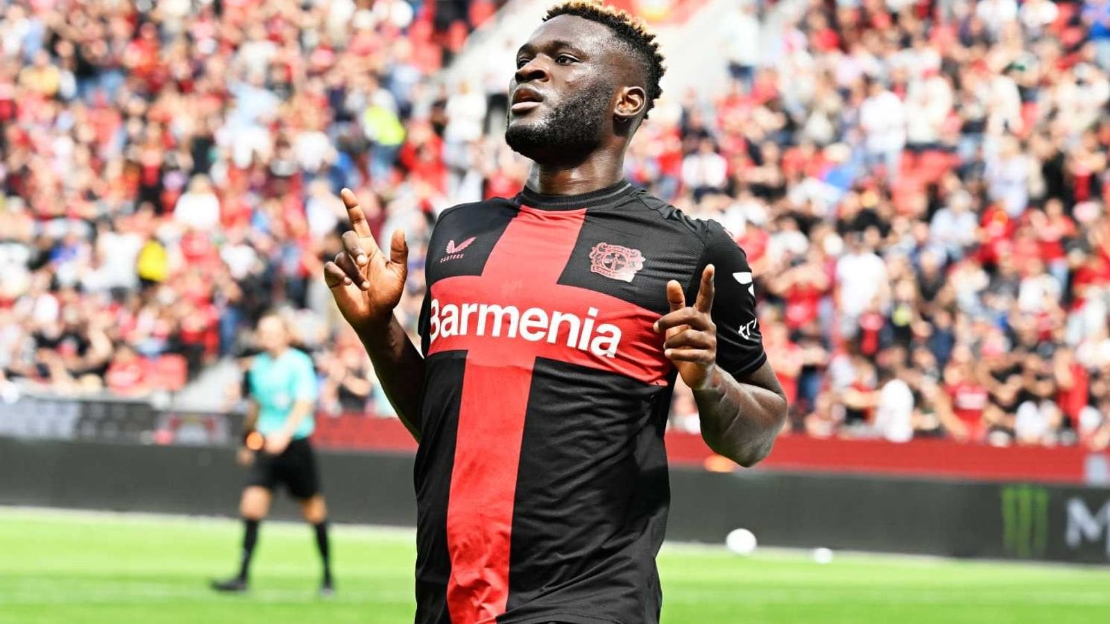 Boniface verrät Grund für Wechsel zu Bayer 04: "Ganz klar Florian Wirtz. Nach nur einer Partie war mir klar, dass Flo ein brillanter Fußballer, ein Magier ist. Als mein Berater mir vom Bayer-Interesse berichtete, war mir sofort klar, dass ich wahnsinnig gerne mit ihm in einem Team spielen würde."
