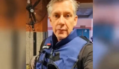 Fin du cessez le feu, Israël a repris les bombardements lourds immédiatement et le nombres de victimes re-explose littéralement. Hôpital dépassé. "C'est une guerre contre des enfants" rapporte James Helder, porte parole UNICEF à Gaza.