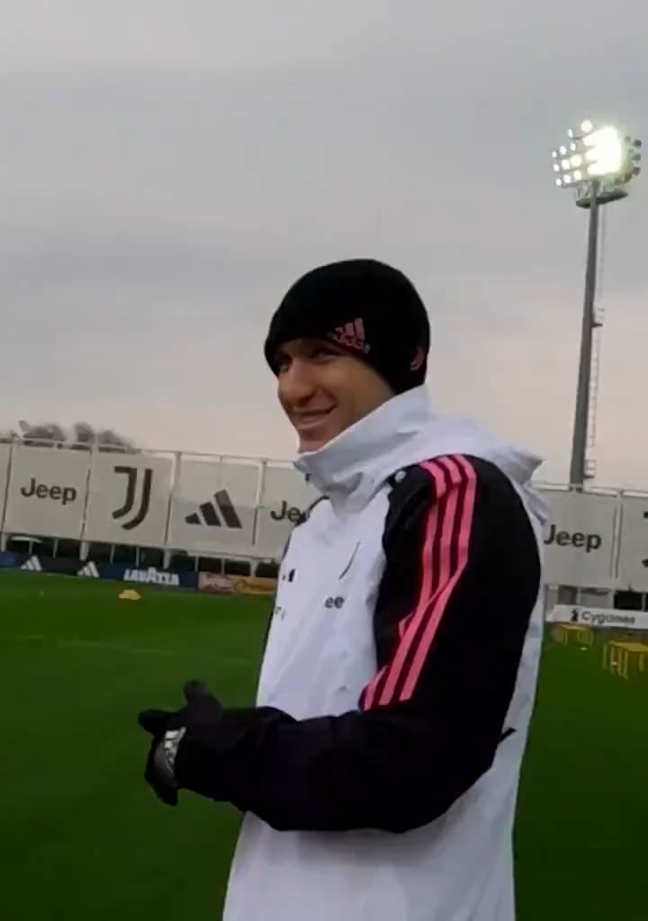 a look at the cameras that Juve players will be using on the Napoli game
