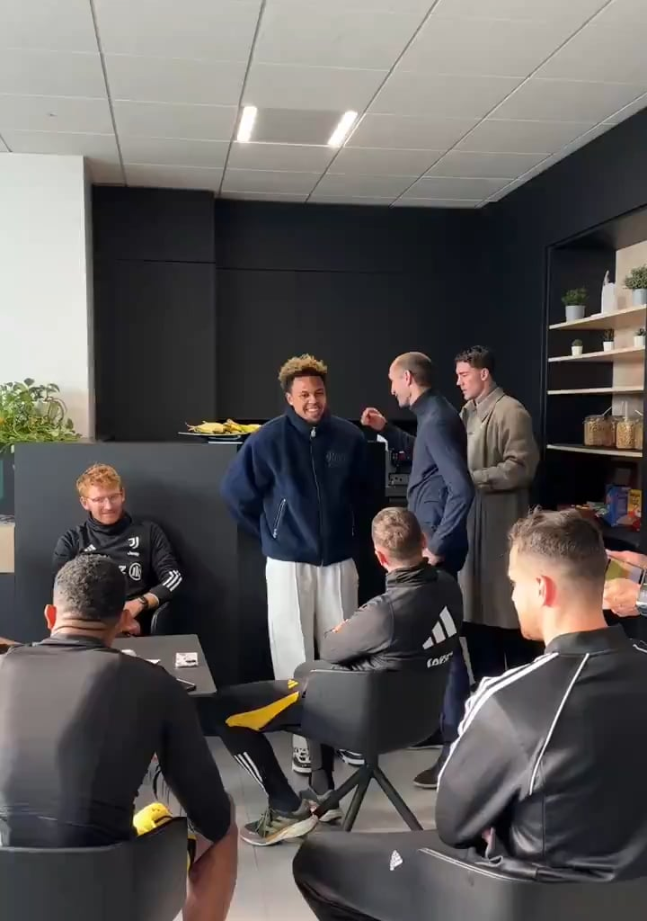 Giorgio Chiellini meeting with his former teammates