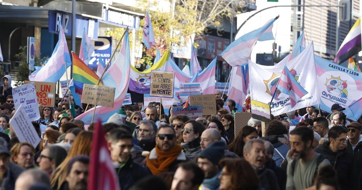 Madrid elimina las leyes LGTBI en Madrid: estos son los derechos derogados por Ayuso
