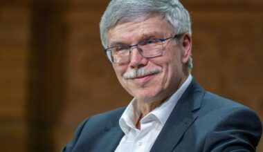 DFB-Vize kritisiert Nationalspieler - Völler kontert