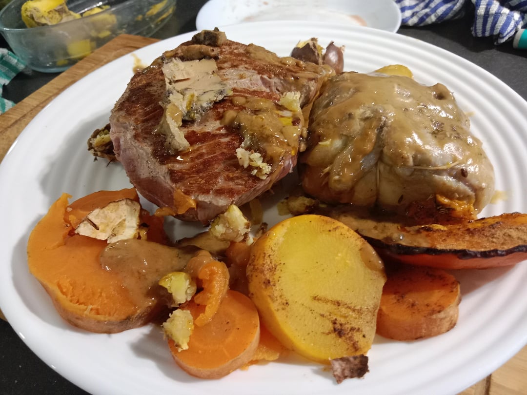 Tournedos et caille farcie sauce périgourdine