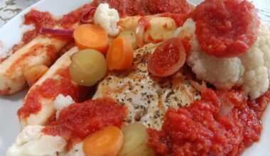 Quenelles non maisons avec poulet, pulpe de tomate et légumes...
