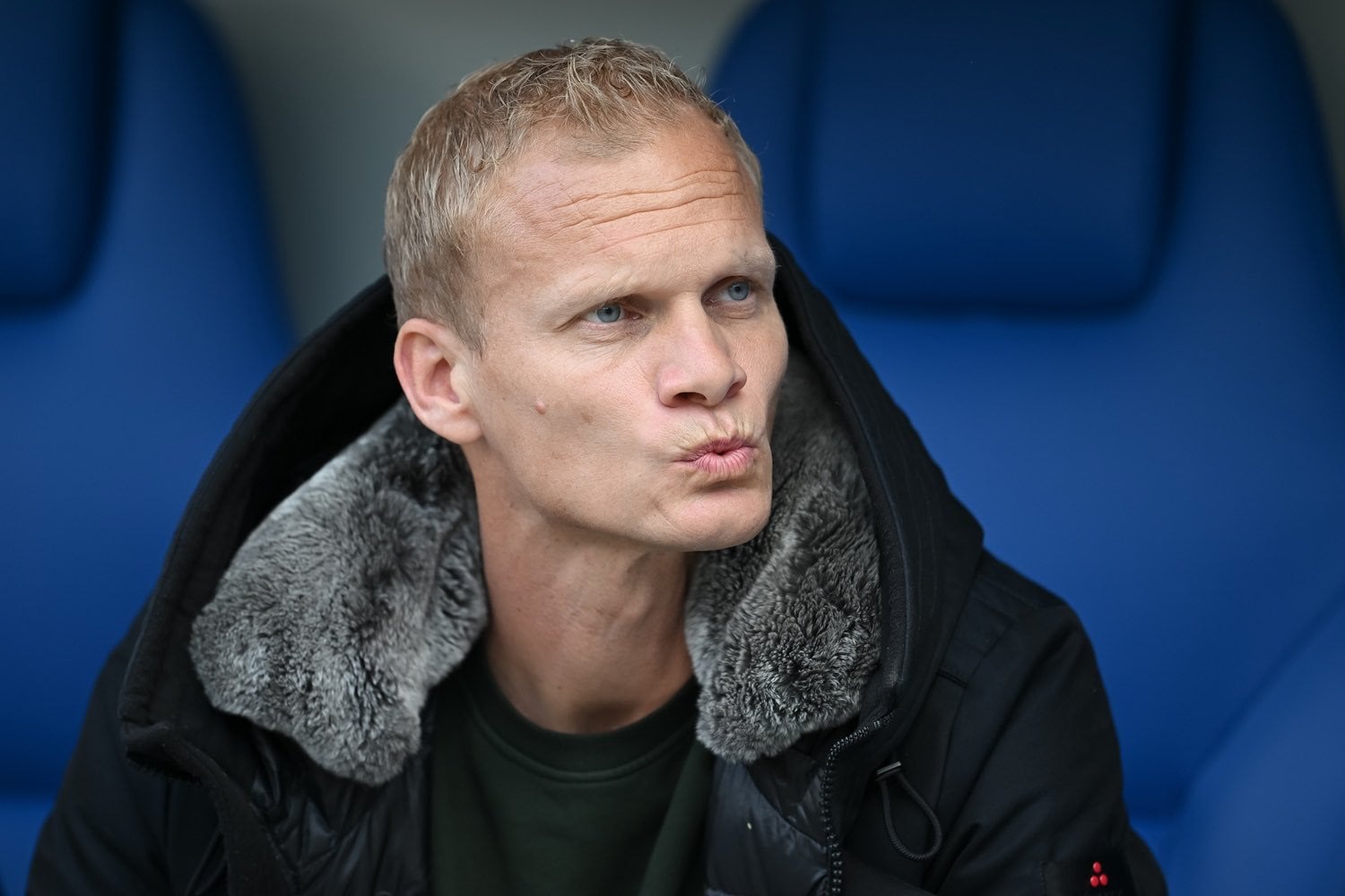 Stand jetzt muss Schalke auf jegliche Transfers im Winter verzichten. Karel Geraerts wünscht sich im Winter Verstärkungen. André Hechelmann hat auch bereits zwei an der Angel (Churlinov & Patris). Aber: Schalke will sie sich, auch aufgrund der womöglich schon gelaufenen Saison, nicht leisten.