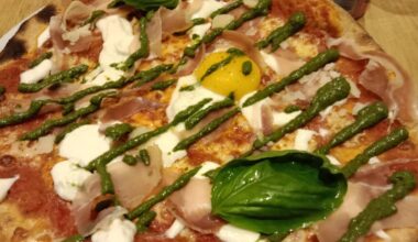 Pizza boisson au CBD et burrata coulis de framboise et pistaches