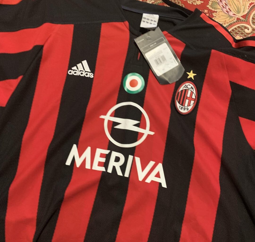 In 2004(?), I received this kit addressed to my full name, in Canada. It was directly from Milan, written in Italian. I have been following AC Milan ever since…