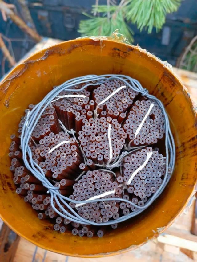 North Korean charges for artillery shells photographed by a Russian soldier and uploaded to Telegram with a description of the deficiencies and problems experienced. More details in comments.