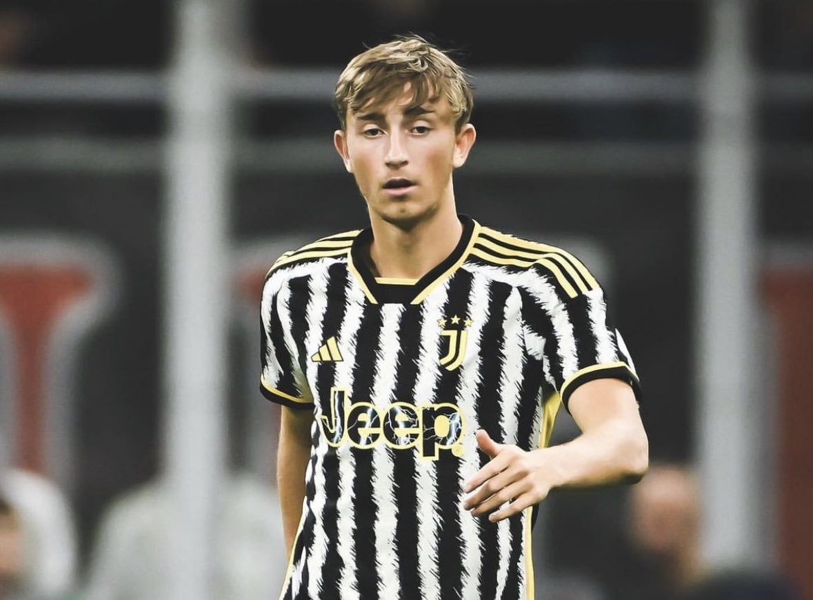[Romano] Dean Hujisen will join Frosinone on loan deal from Juventus. Deal agreed, it will be straight loan — no option. Juve rejected loan & buy option bids from Anderlecht and Young Boys. Granada also wanted Hujisen. Frosinone will seal the deal with Juve on Saturday at the game.
