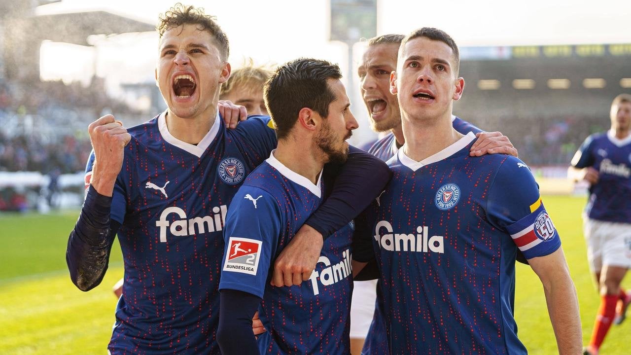 [2. Bundesliga] Heimsieg gegen Wehen Wiesbaden: Kiel siegt weiter und klettert auf Aufstiegsrang