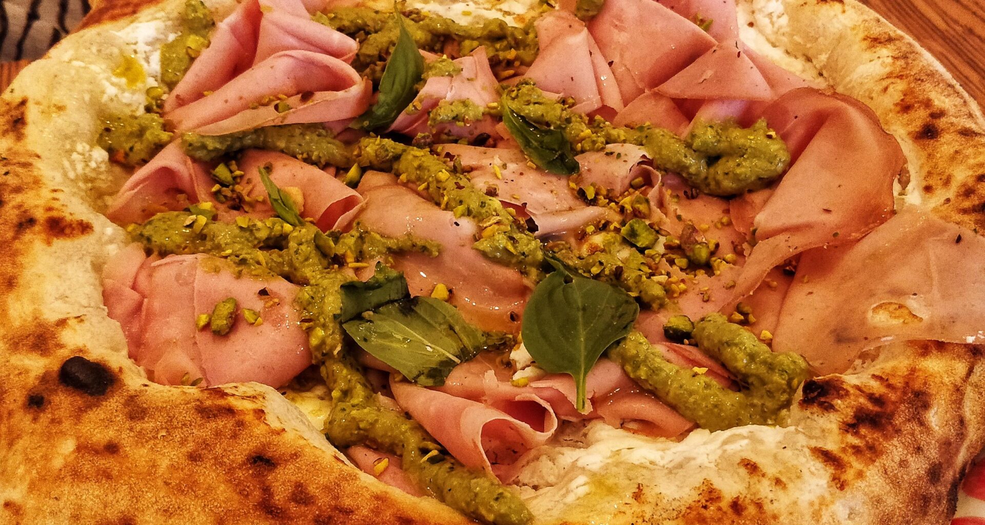 Pizza mortadelle pistache de chez Peppe