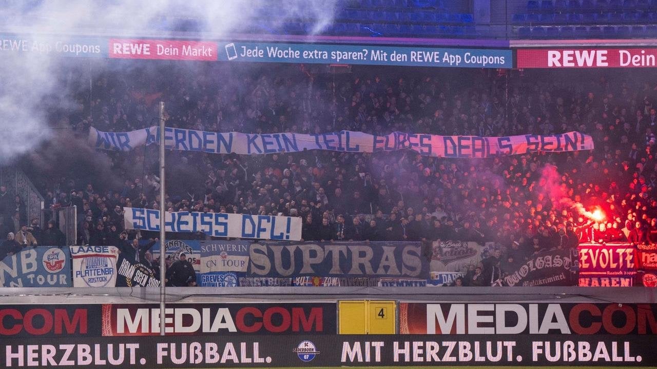 [2. Bundesliga] Heftige Fan-Proteste: Fast-Abbruch in Paderborn - SCP schlägt Hansa
