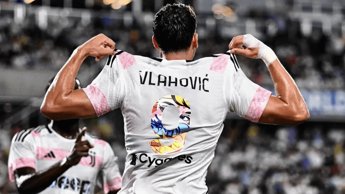 Dusan Vlahovic | leaving Juventus ? No, I was always sure I wanted to stay. I isolated myself from all the rumors in the summer and just focused on the training camp. In the end I'm very happy to be here, this is where I want to stay.