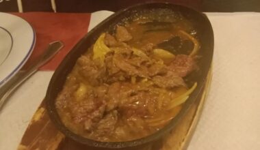 Poulet champi bambou et bœuf saté aux oignons
