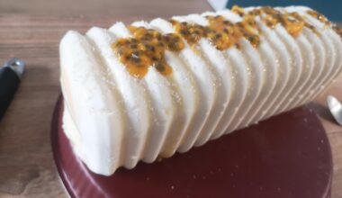 Bûche noix de coco passion biscuit pain de gêne croustillant
