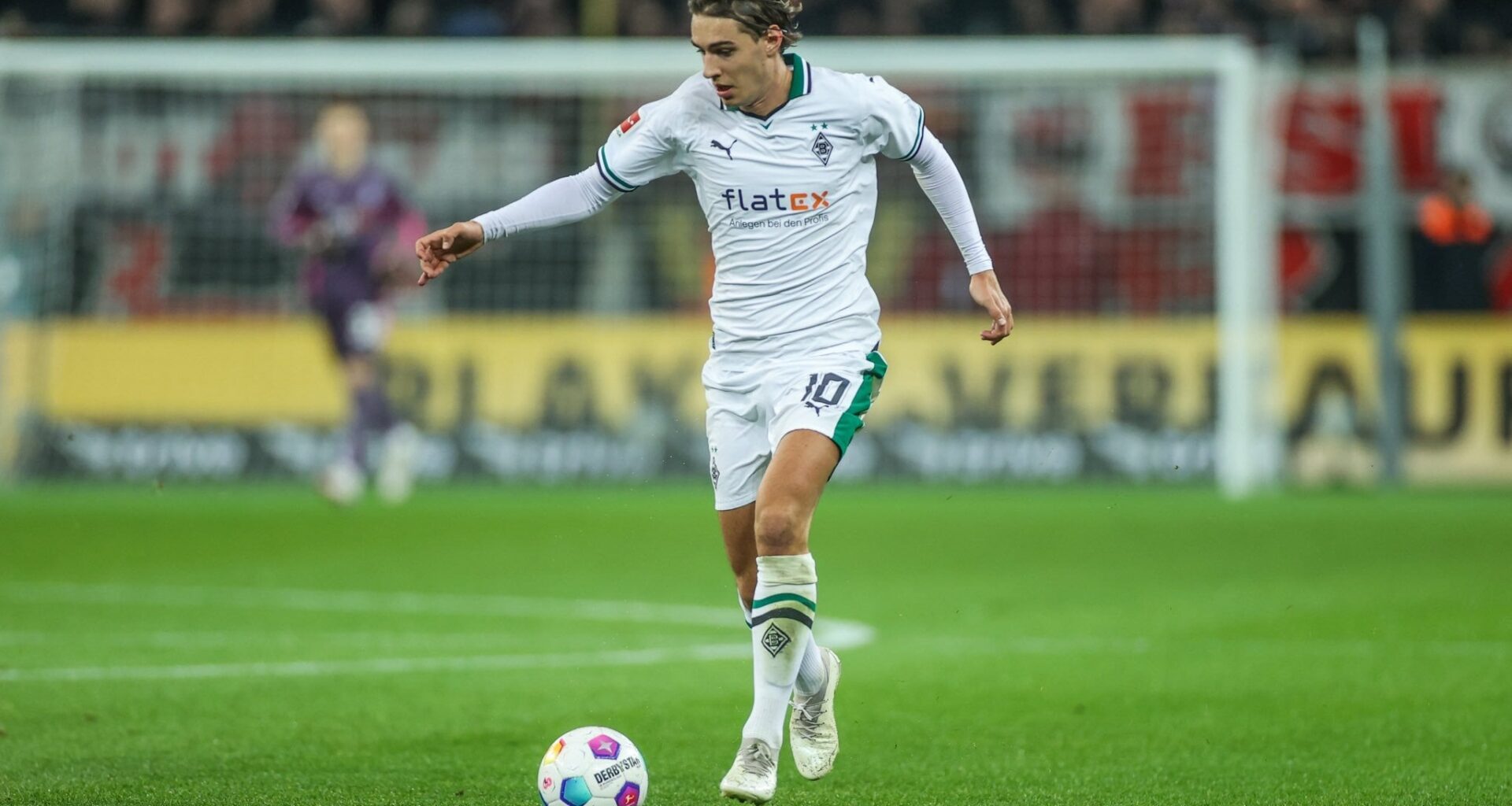 [Pletti] Meldungen über einen möglichen Wechsel von Florian Neuhaus zum VfB Stuttgart und Gesprächen mit M‘Gladbach. VfB-Sportdirektor Fabian Wohlgemuth sagt bei Sky: „An diesen Gerüchten ist nichts dran.“