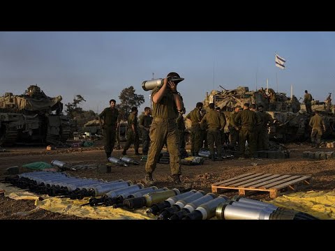 Guerre à Gaza : des bombardements au moment du passage à 2024