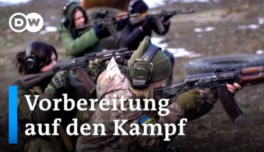 Ukrainische Frauen trainieren für den Kampf | DW News