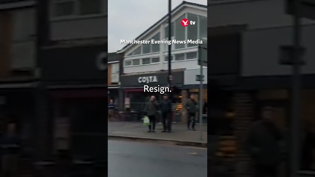 Rishi Sunak booed as he leaves Greater Manchester cafe #shorts