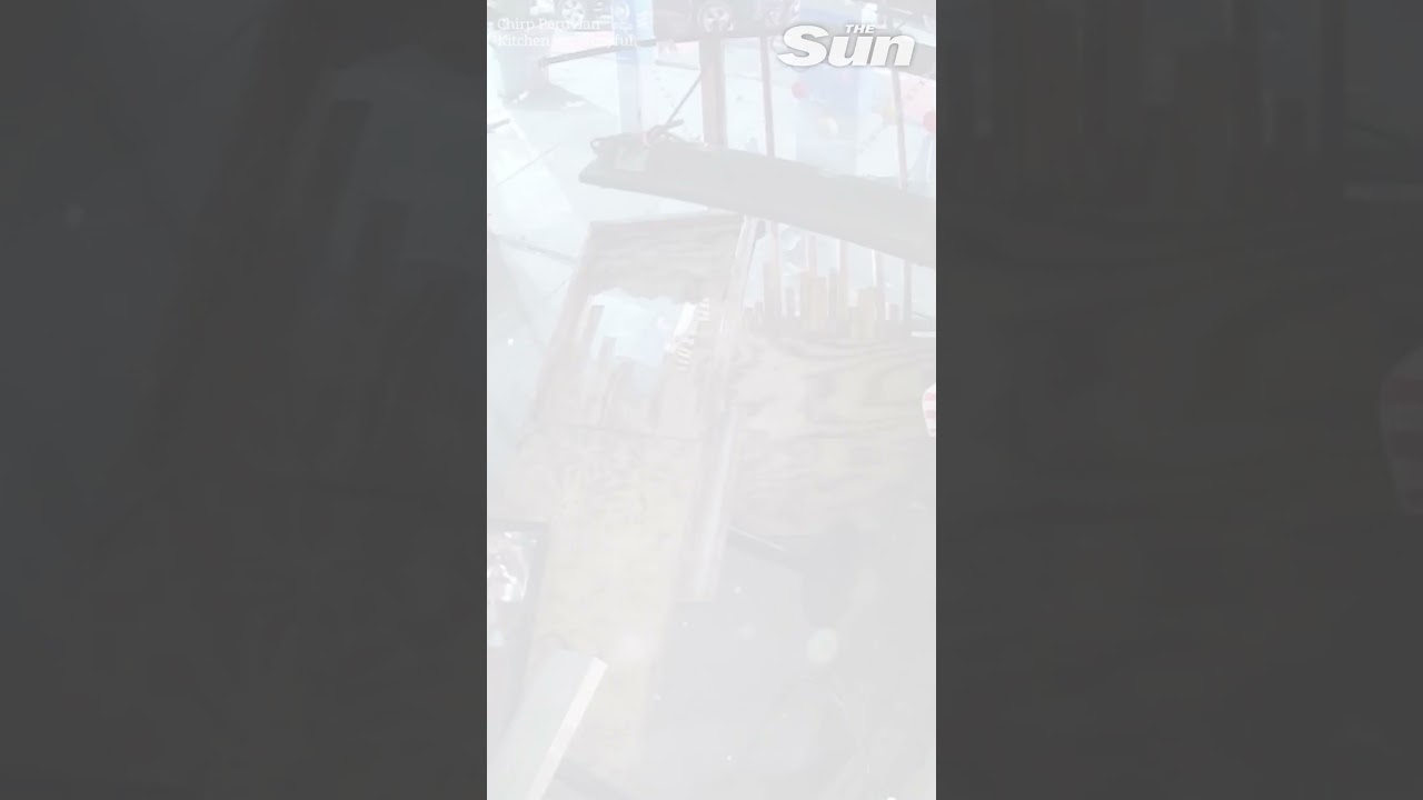 Driver crashes into Manhattan restaurant while fleeing police #shorts