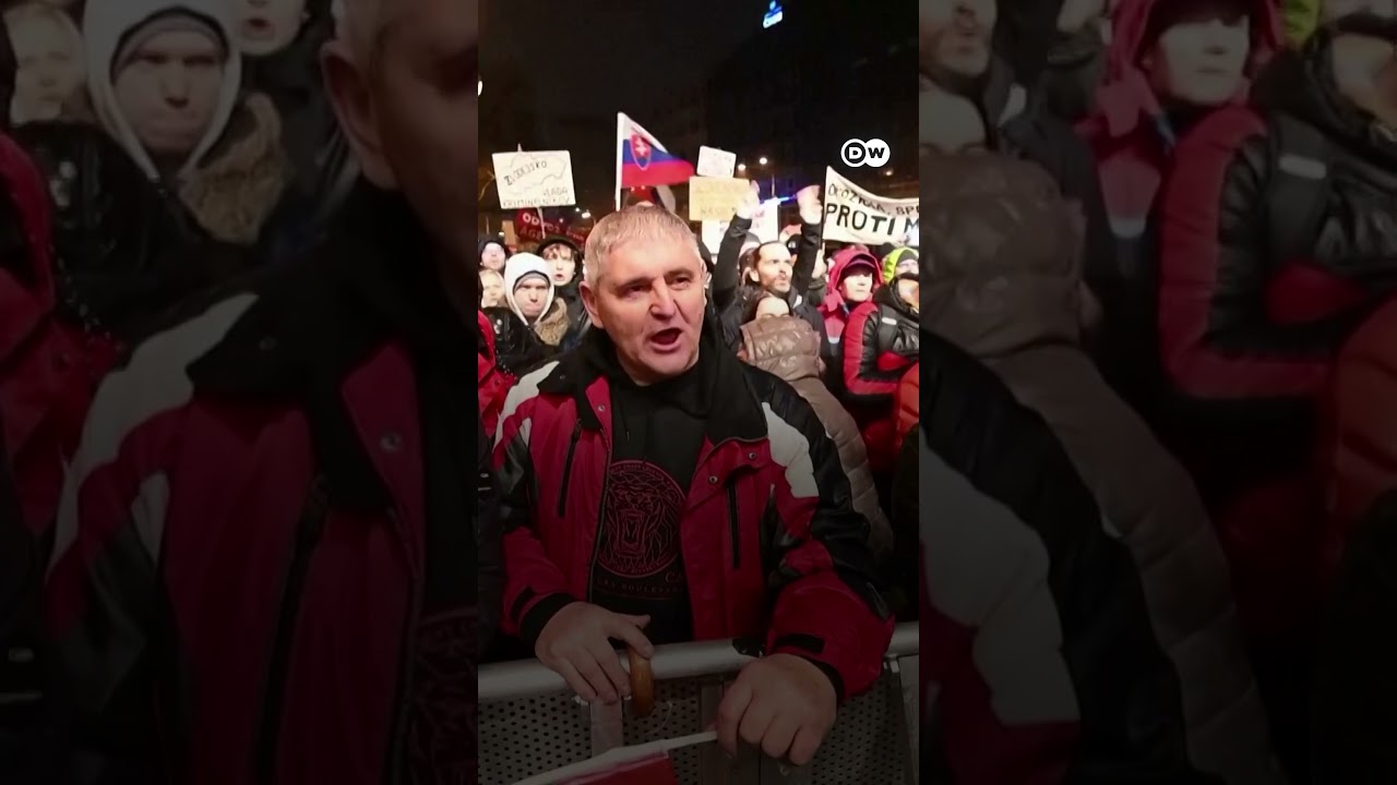 Thousands of Slovaks protest against the prime minister’s judiciary overhaul | DW News